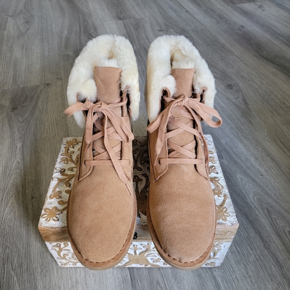 UGG Weylyn Suede Boot - Picture 3 of 7